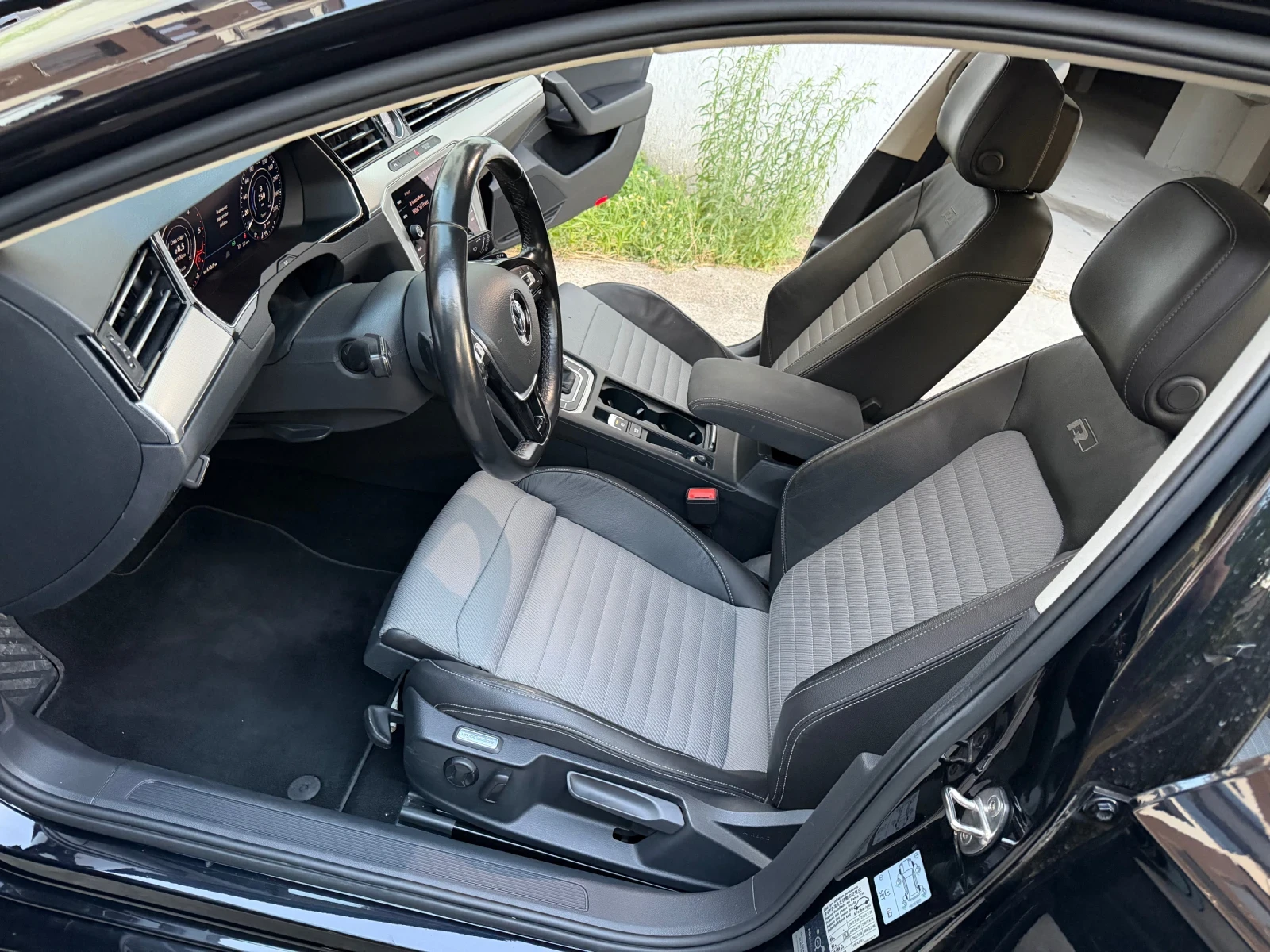 VW Passat 2.0TDi/190hp/DSG/R-Line/DYNAUDIO/DIGITAL/DISTRONIC, снимка 9 - Автомобили и джипове - 55668040
