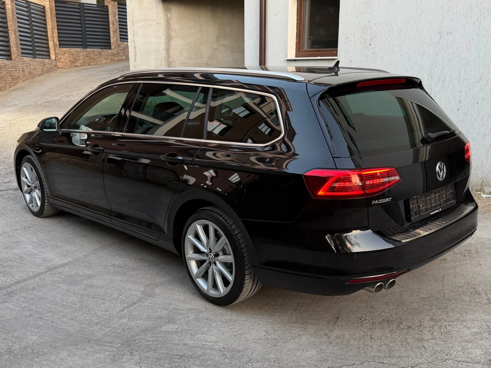 VW Passat 2.0TDi/190hp/DSG/R-Line/DYNAUDIO/DIGITAL/DISTRONIC, снимка 5 - Автомобили и джипове - 55668040
