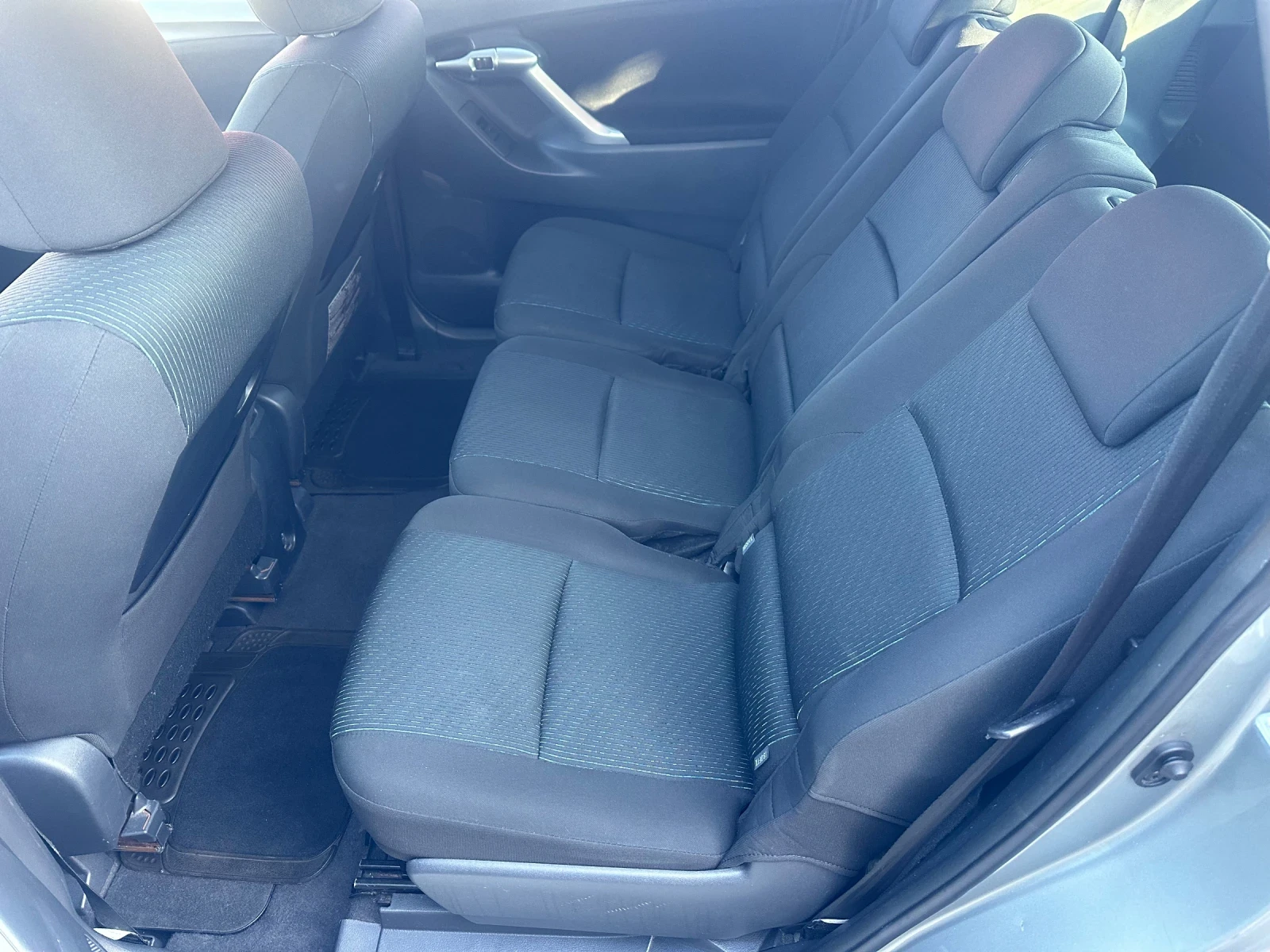 Toyota Verso 2.2 D4D 7 места, снимка 11 - Автомобили и джипове - 55874217