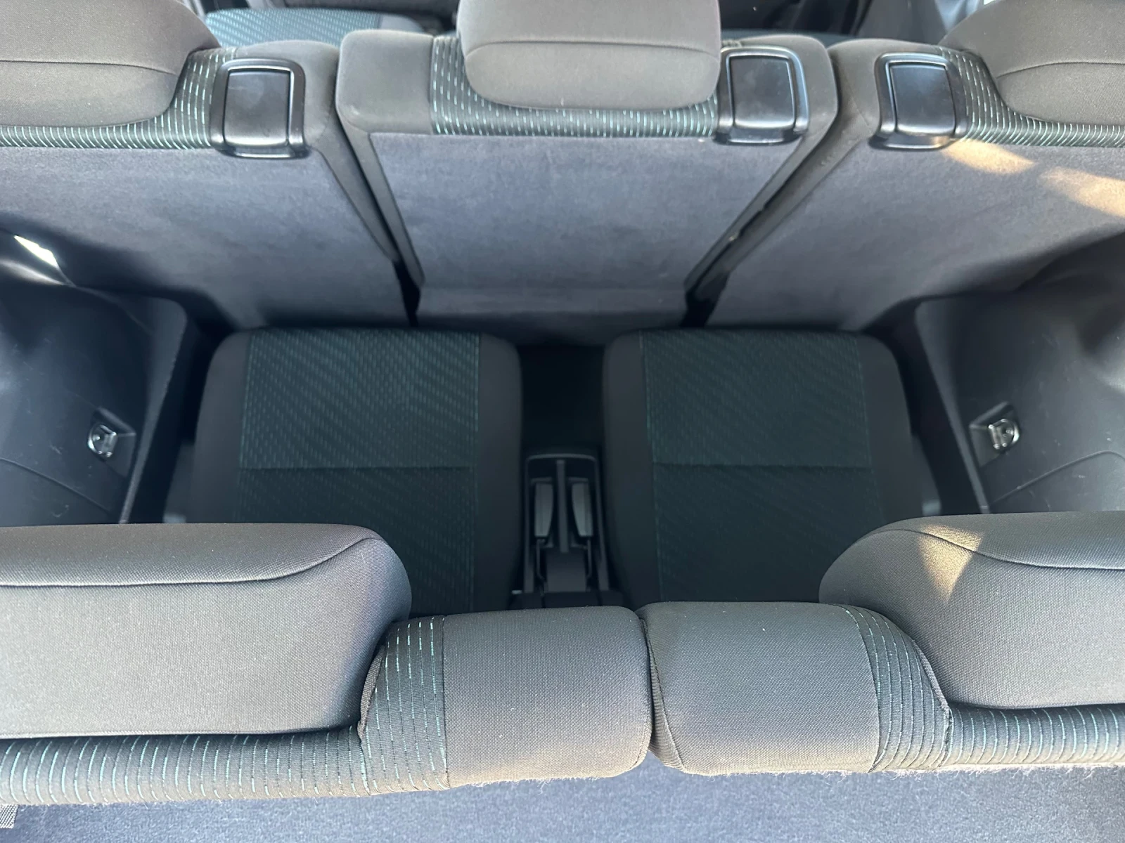 Toyota Verso 2.2 D4D 7 места, снимка 13 - Автомобили и джипове - 55874217