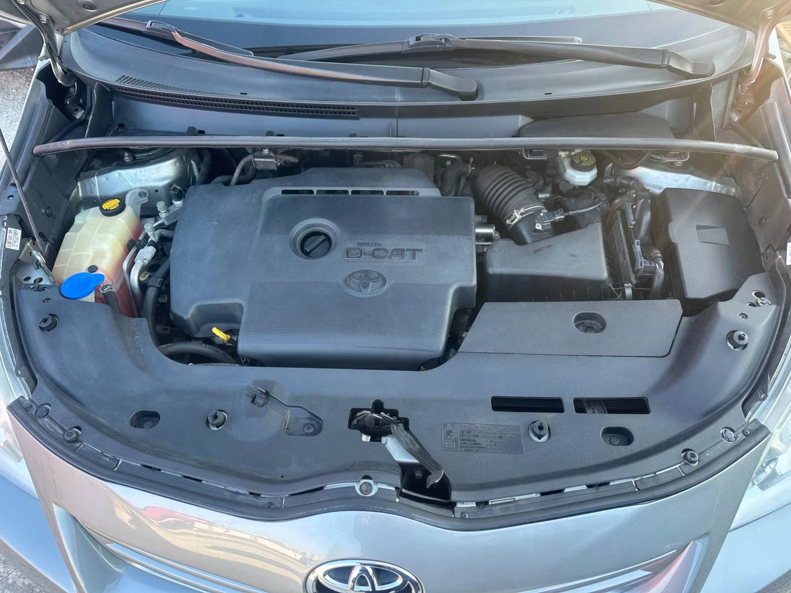 Toyota Verso 2.2 D4D 7 места, снимка 17 - Автомобили и джипове - 55874217