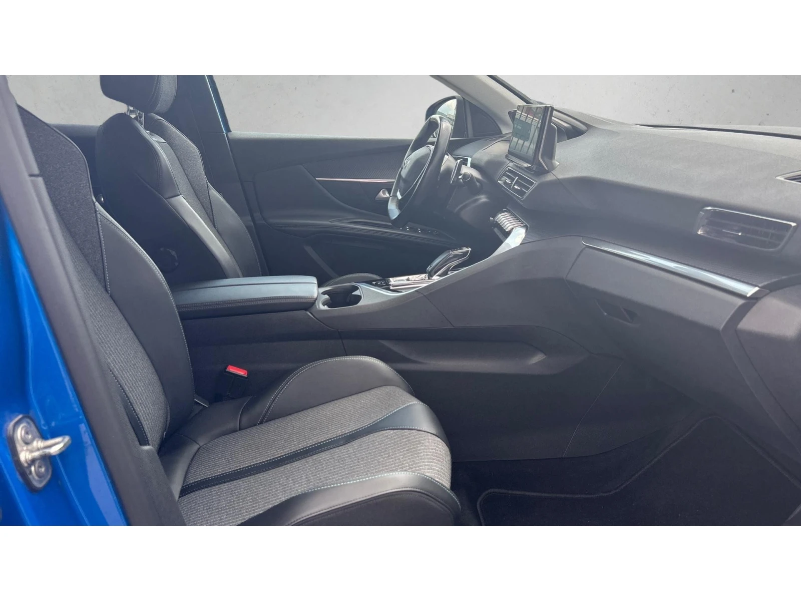 Peugeot 3008 1.5 BlueHDi  Allure Pack EAT8, Месечна вноска от 2, снимка 11 - Автомобили и джипове - 55879845