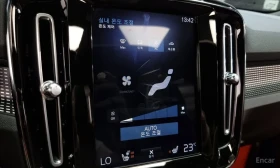 Volvo XC40 B4* R Disign* ПОДГРЕВ ЗАДЕН РЕД* ОБДУХ* FULL* , снимка 11