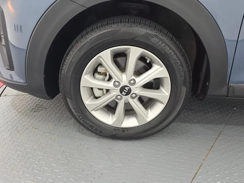 Kia Stonic 1.4 Deluxe, снимка 4 - Автомобили и джипове - 56118291