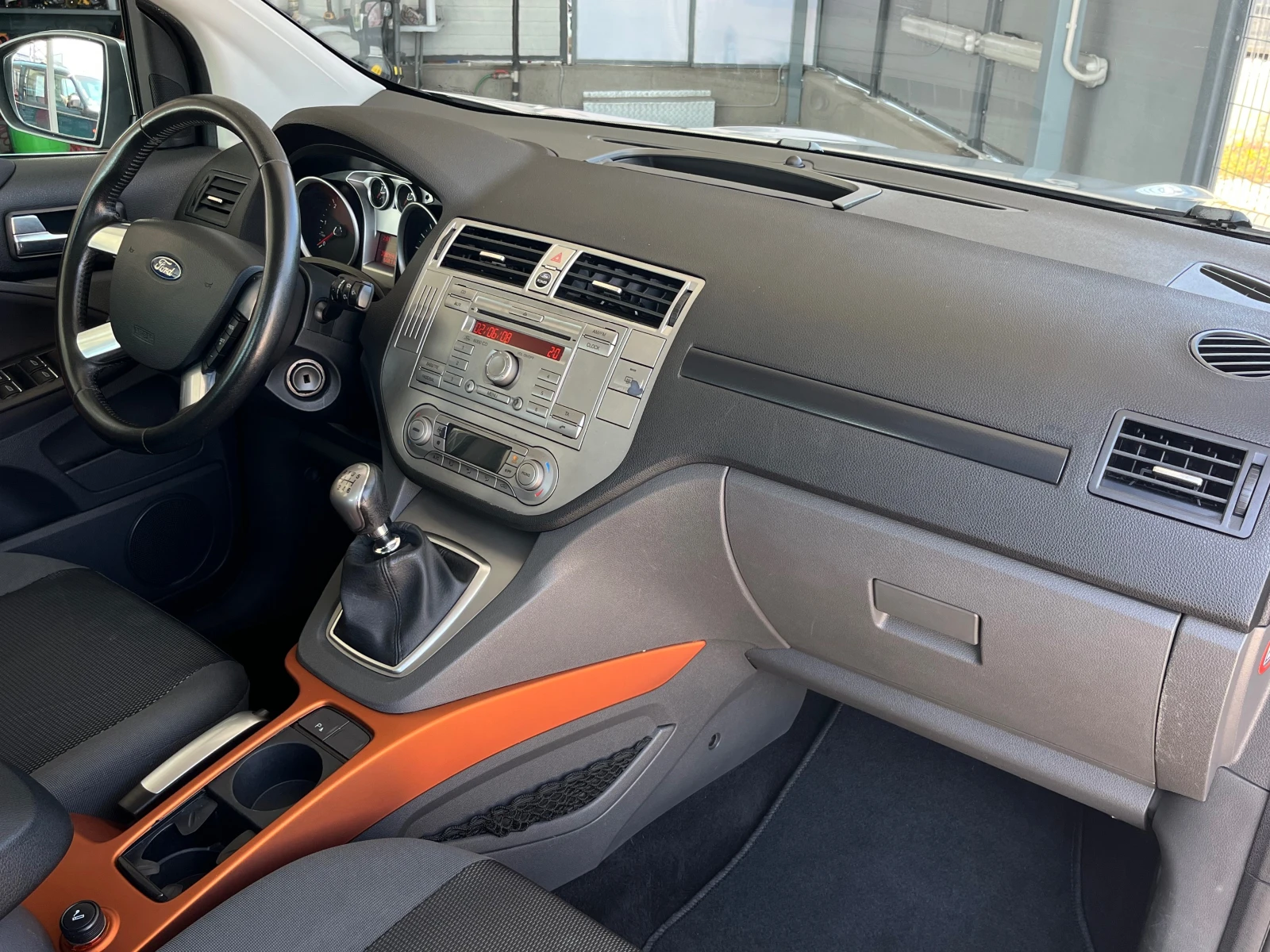 Ford Kuga 2.0 TDCi - изображение 8