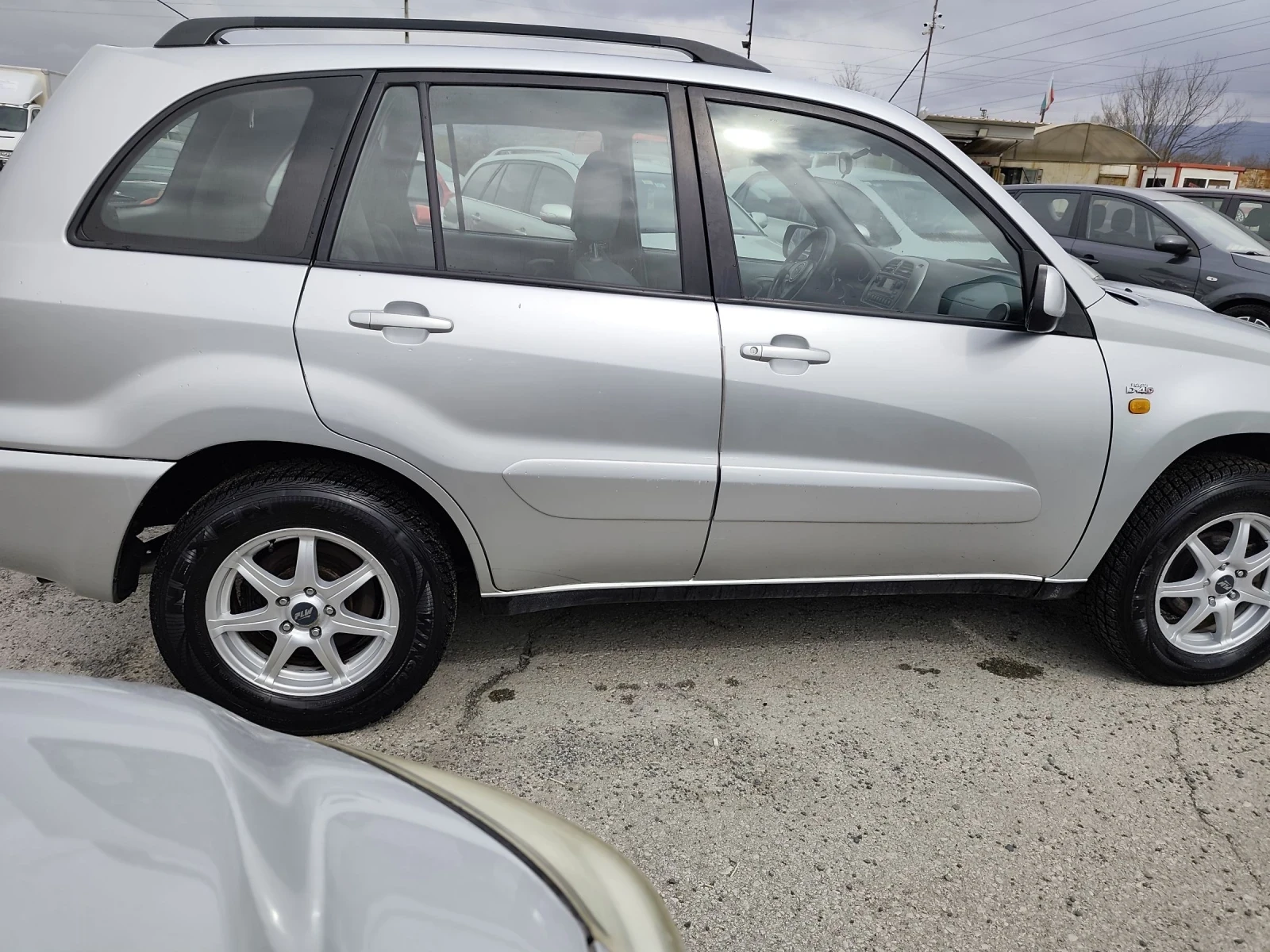 Toyota Rav4 2.0d-4d, снимка 9 - Автомобили и джипове - 53934420