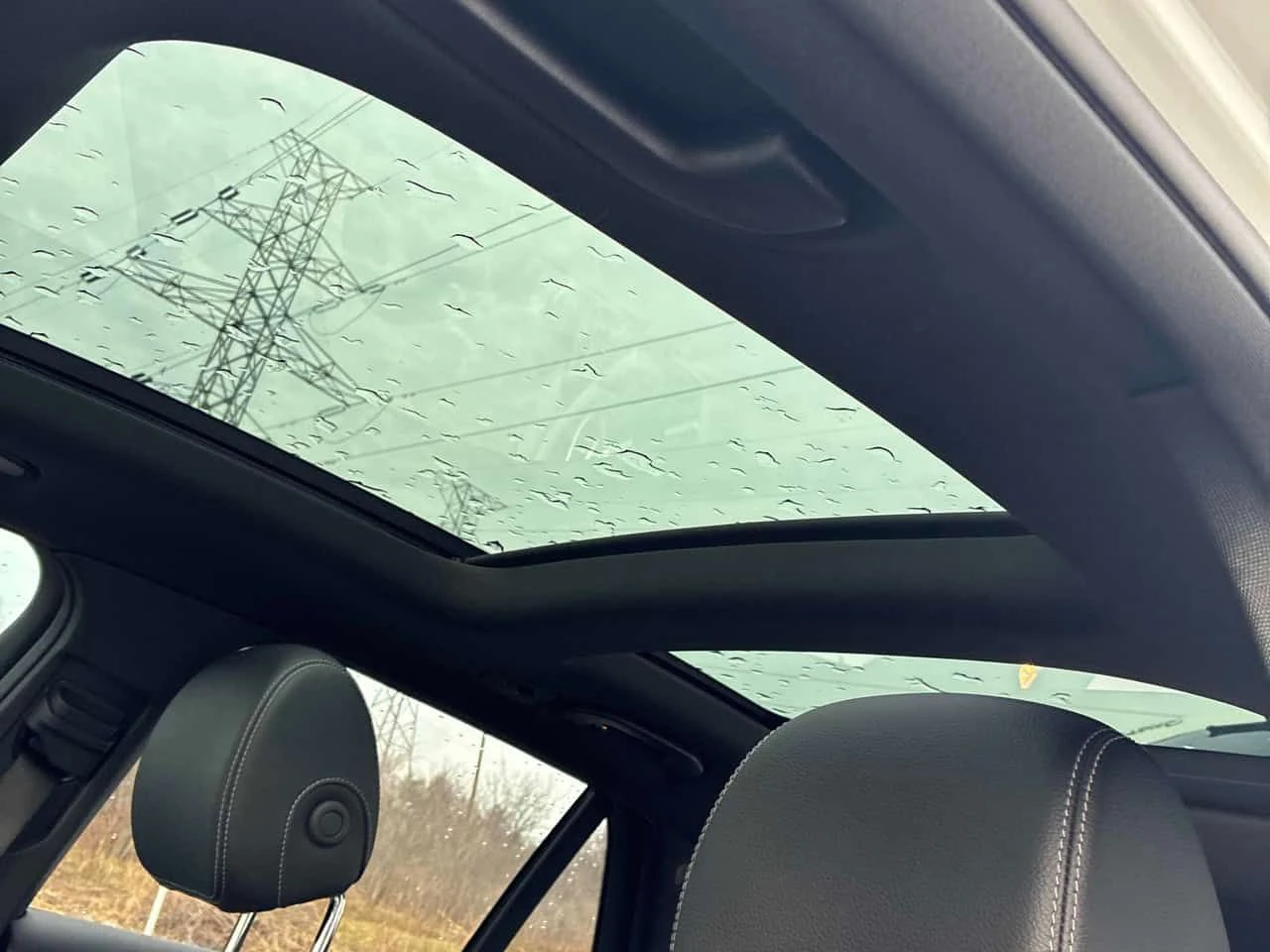 Mercedes-Benz GLC 300 * Дистроник * Дигитално тало * Панорама * Подгрев , снимка 11 - Автомобили и джипове - 54060533