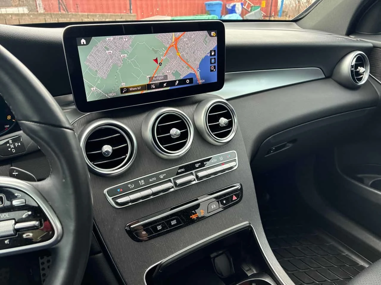 Mercedes-Benz GLC 300 * Дистроник * Дигитално тало * Панорама * Подгрев , снимка 17 - Автомобили и джипове - 54060533