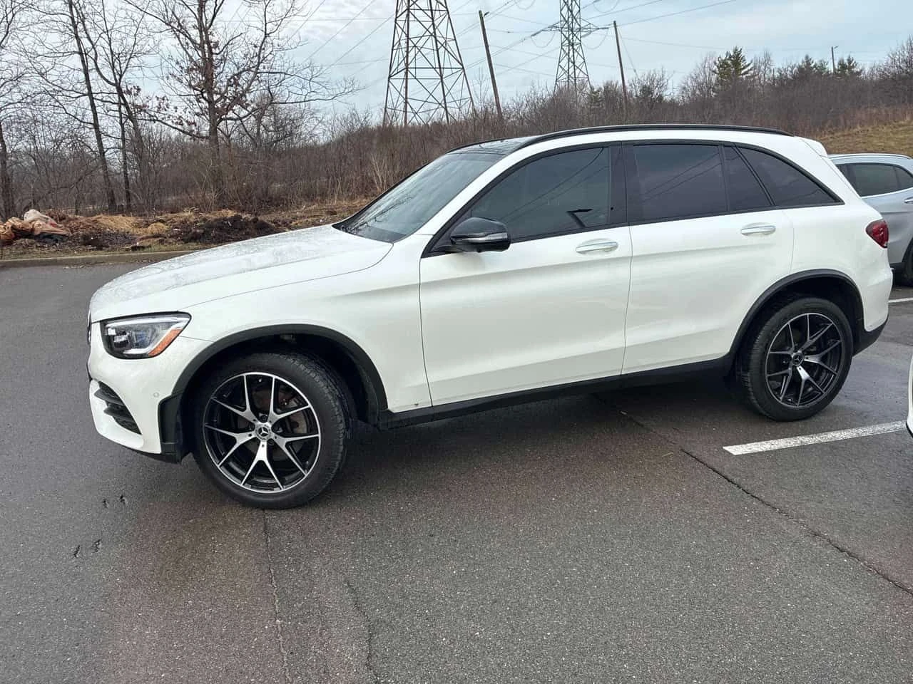 Mercedes-Benz GLC 300 * Дистроник * Дигитално тало * Панорама * Подгрев , снимка 2 - Автомобили и джипове - 54060533