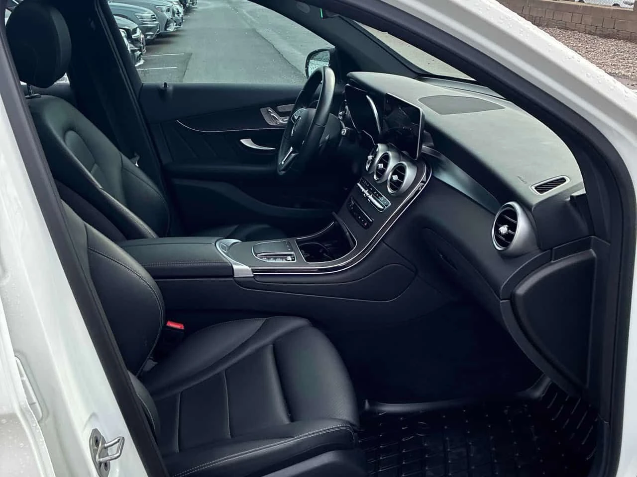 Mercedes-Benz GLC 300 * Дистроник * Дигитално тало * Панорама * Подгрев , снимка 15 - Автомобили и джипове - 54060533