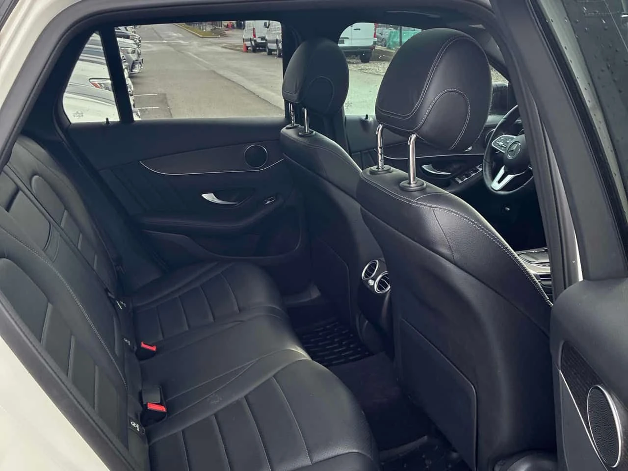 Mercedes-Benz GLC 300 * Дистроник * Дигитално тало * Панорама * Подгрев , снимка 14 - Автомобили и джипове - 54060533