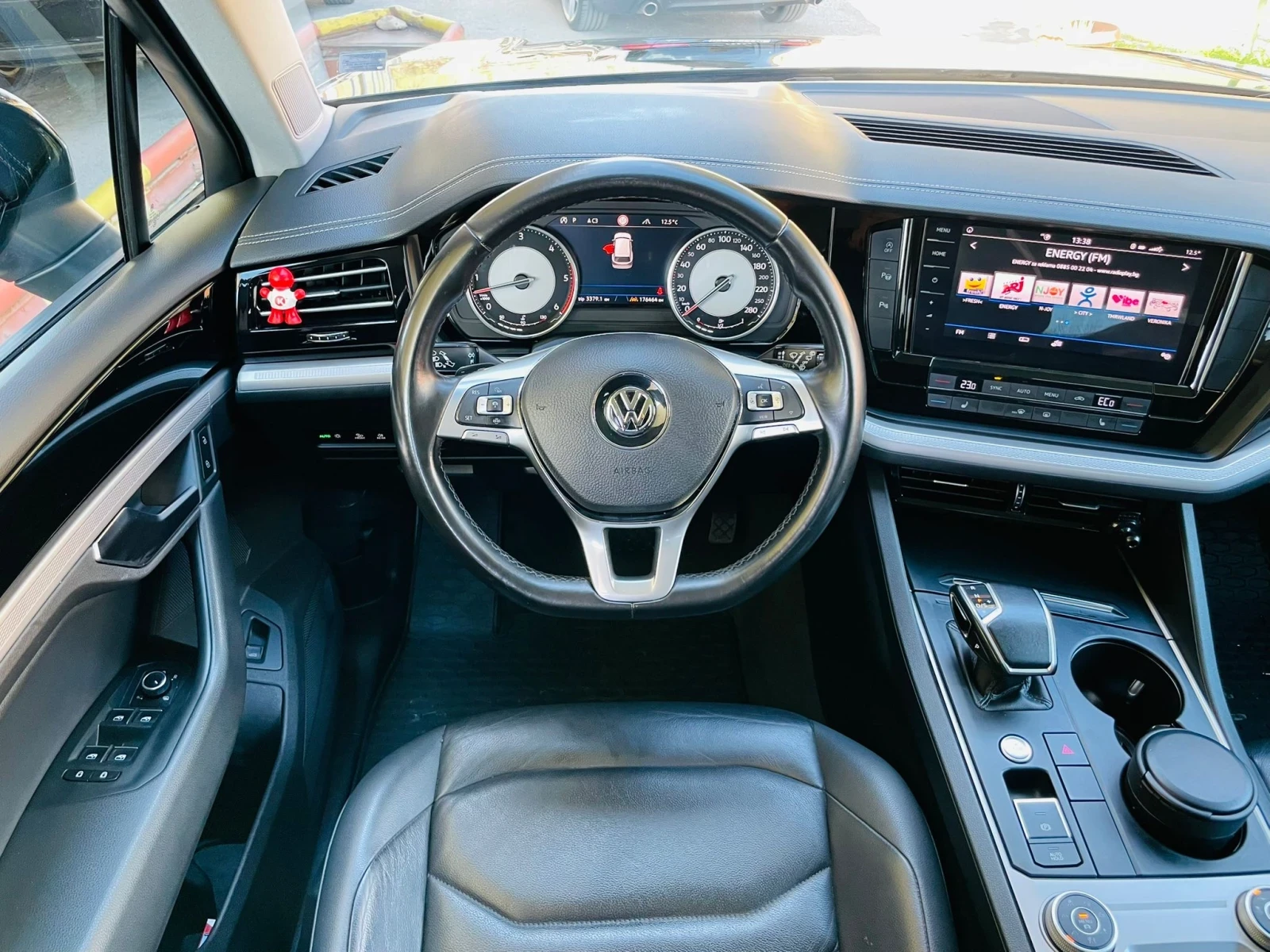 VW Touareg, снимка 8 - Автомобили и джипове - 54140608