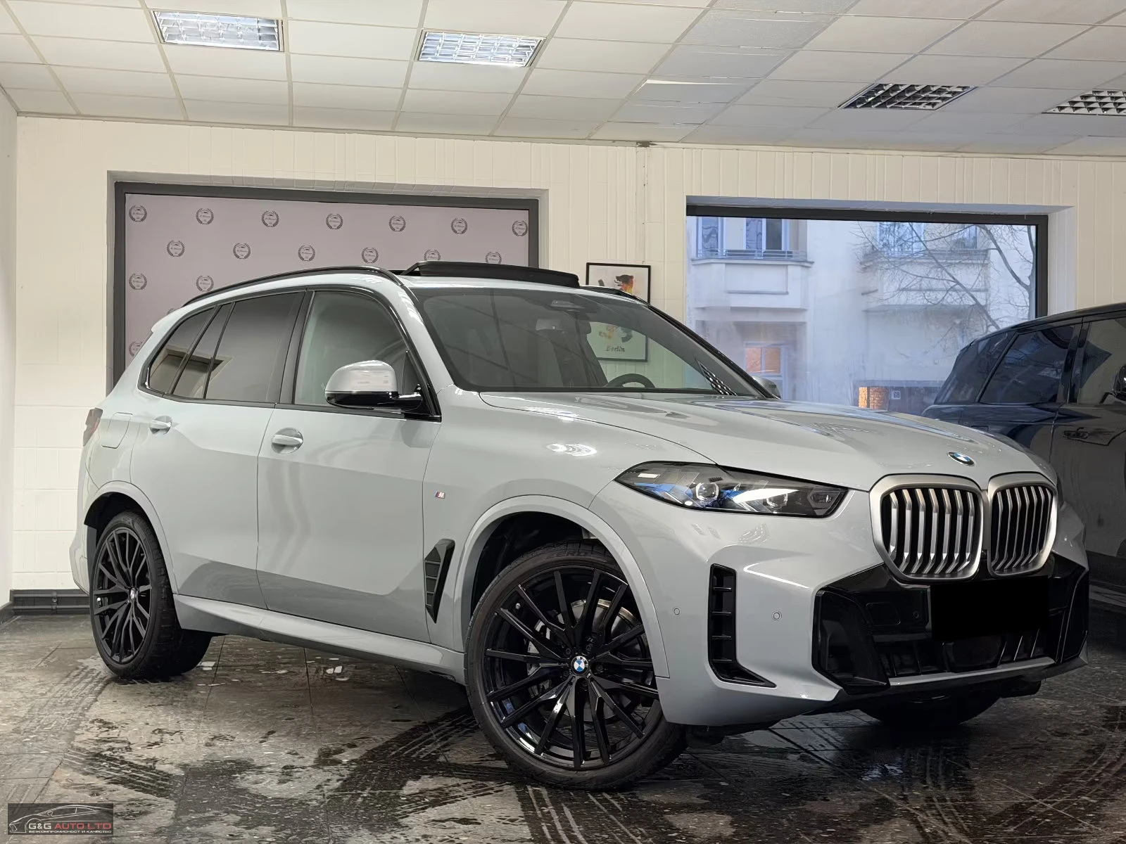 BMW X5 30d/286HP/MSPORT/CARBON/360/PANO/HUD/H&K/411z, снимка 3 - Автомобили и джипове - 54537679