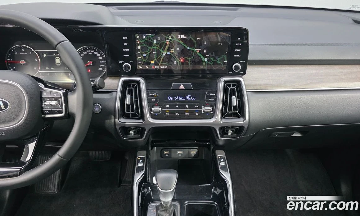 Kia Sorento Diesel 2.2 2WD Trendy, снимка 14 - Автомобили и джипове - 56155202