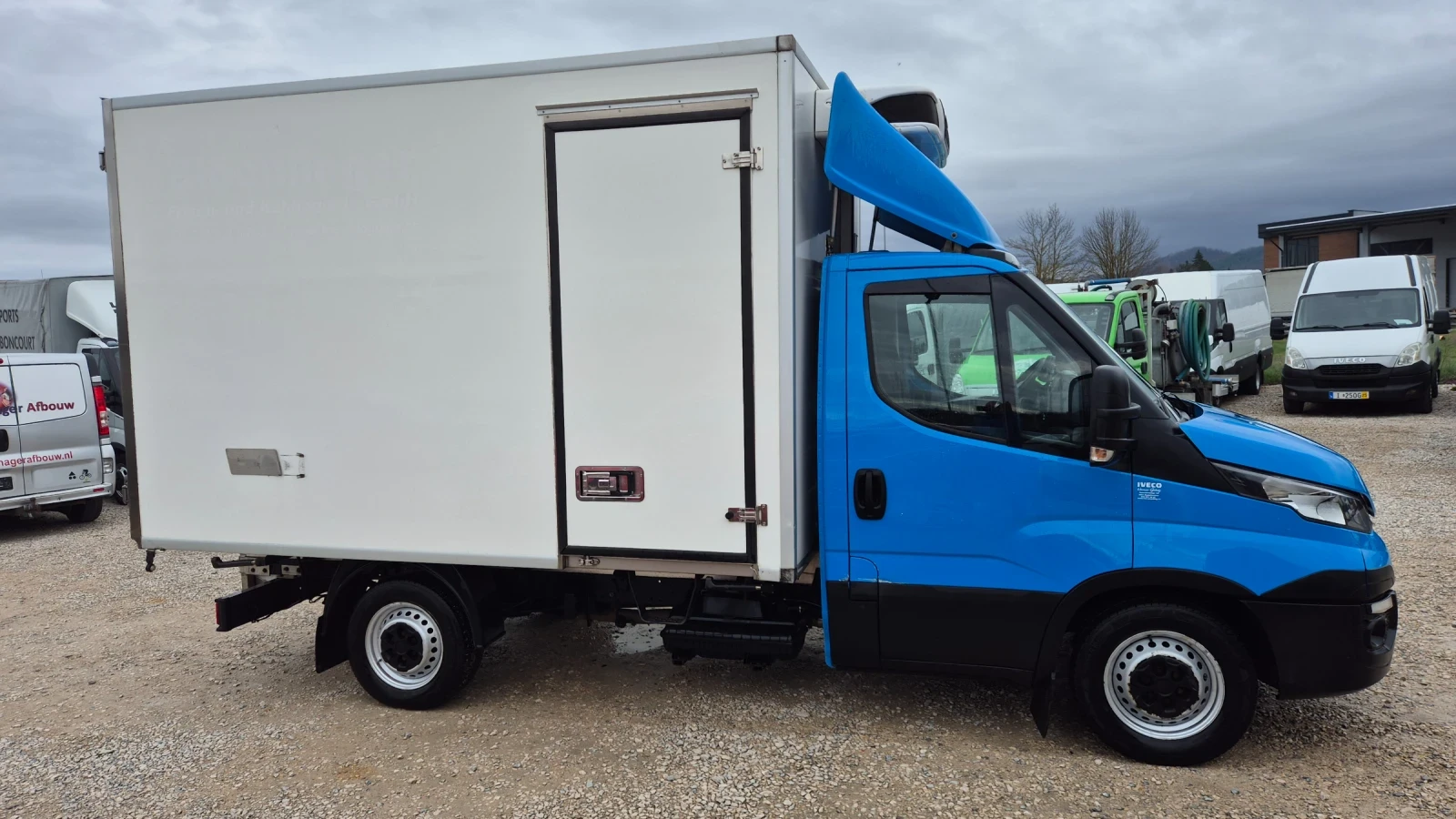 Iveco Daily 35s16* ХЛАДИЛЕН* КЛИМА* HI-MATIC* ШВЕЙЦАРИЯ* , снимка 4 - Бусове и автобуси - 53454903