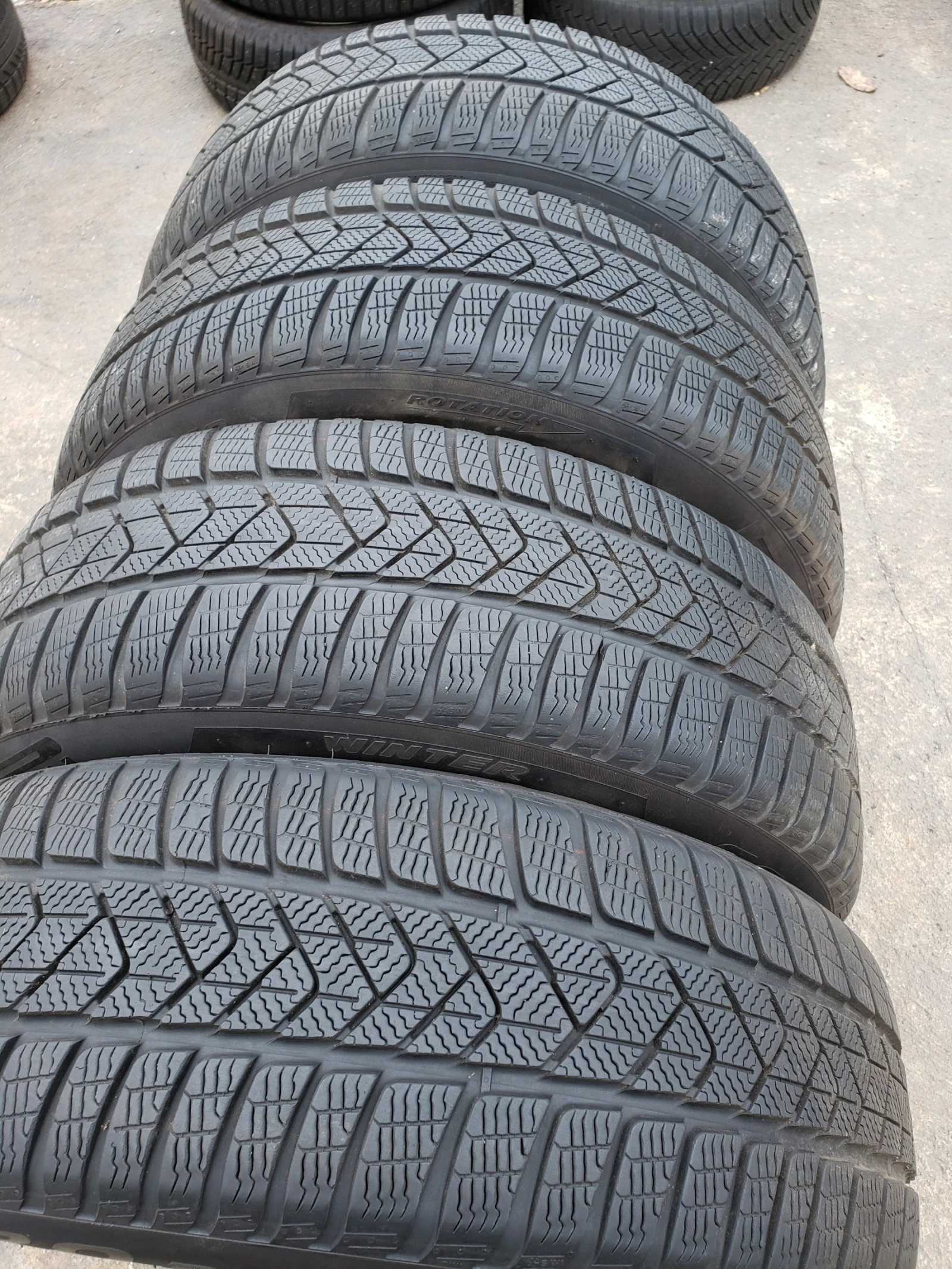 Гуми Зимни 225/60R18, снимка 4 - Гуми и джанти - 56691659