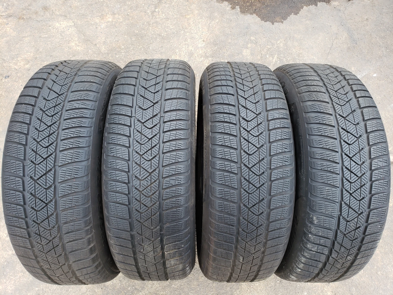 Гуми Зимни 225/60R18, снимка 3 - Гуми и джанти - 56691659