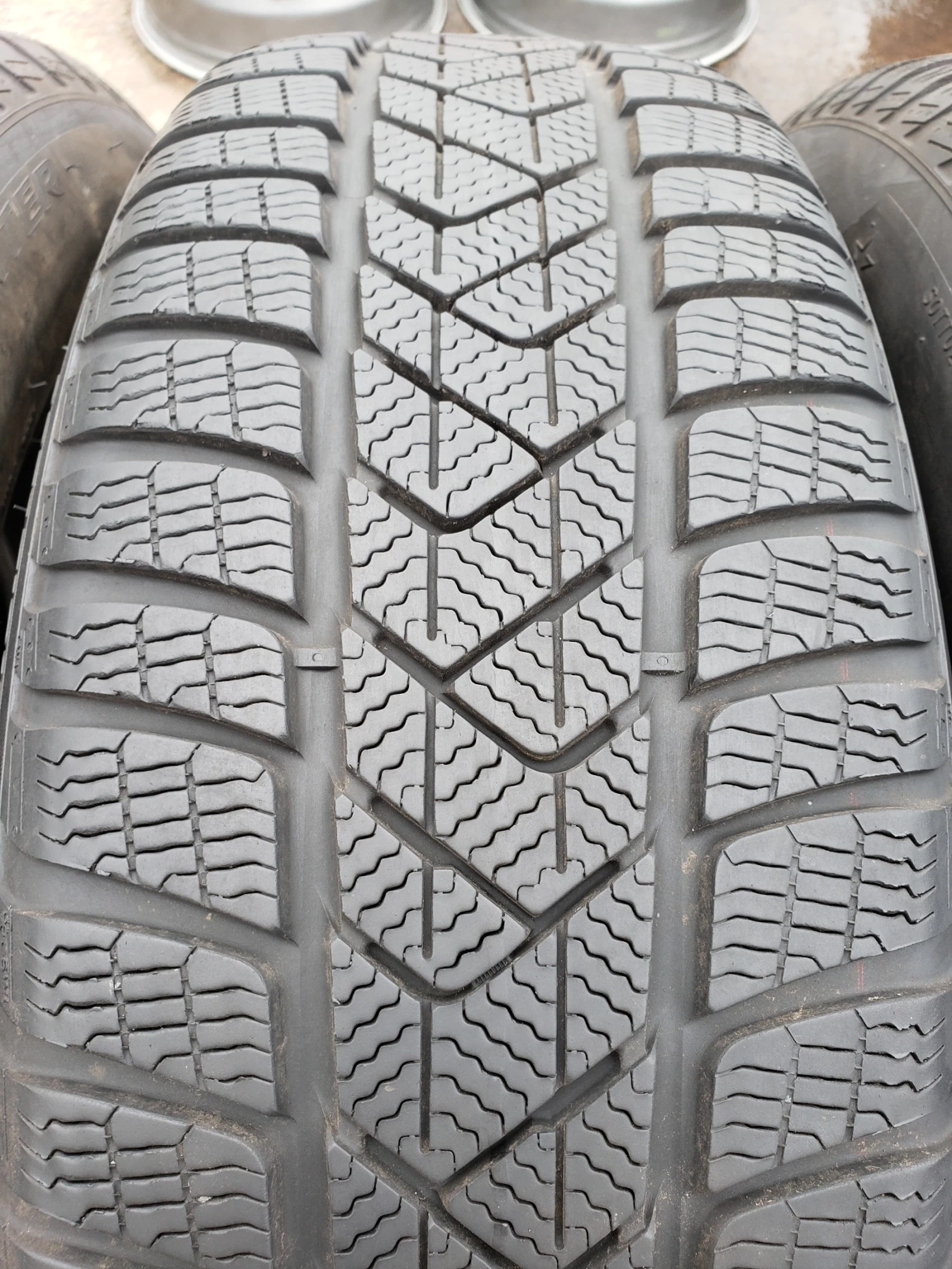 Гуми Зимни 225/60R18