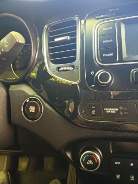 Kia Carens 1.7 136к.с. 7м., снимка 11