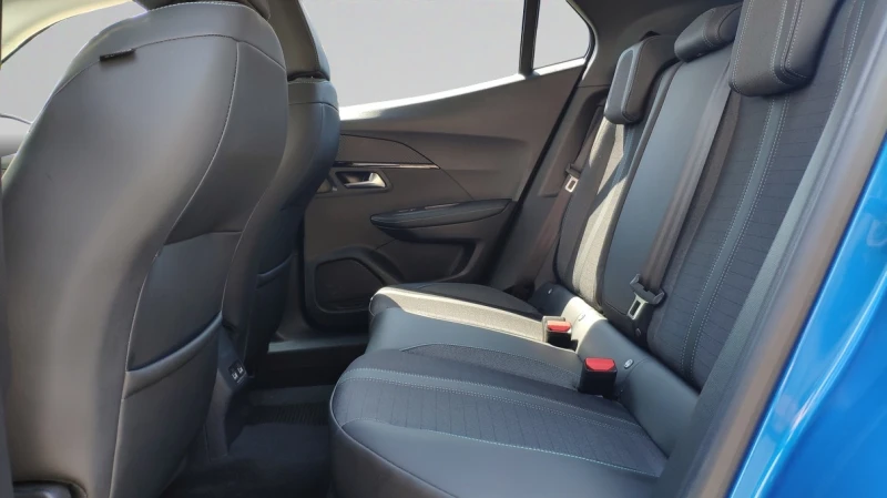 Peugeot 2008 ALLURE Electric 100 кВ 136 к.с., снимка 8 - Автомобили и джипове - 43667253