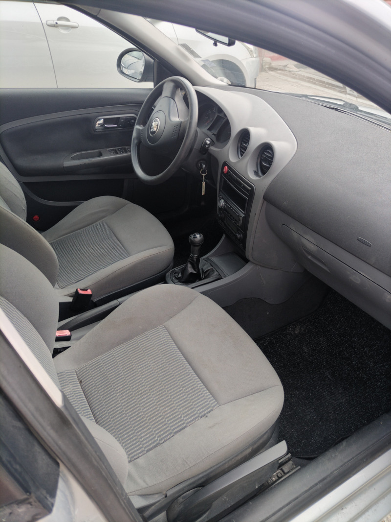 Seat Ibiza 1.4 , снимка 16 - Автомобили и джипове - 45305933