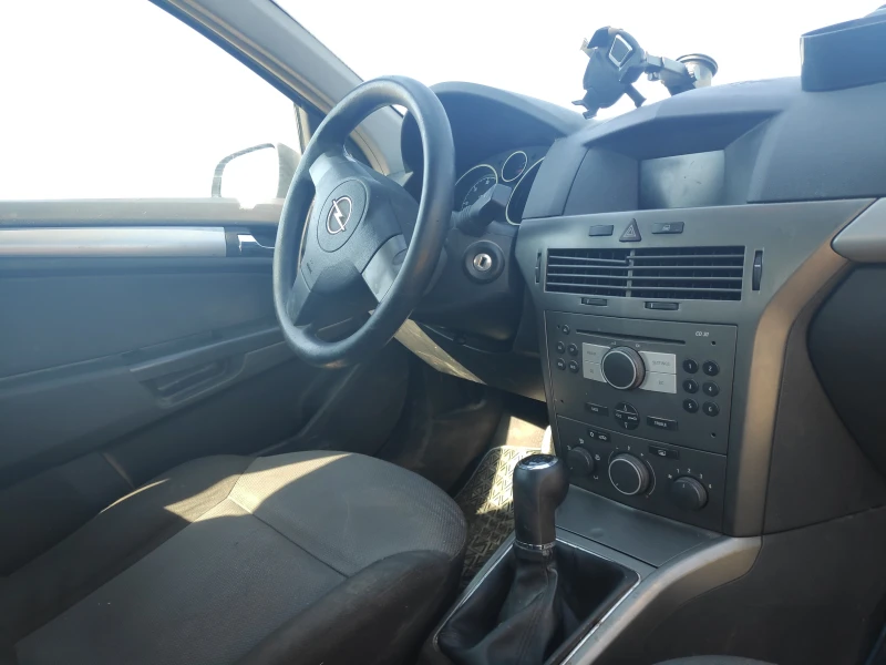 Opel Astra, снимка 13 - Автомобили и джипове - 47422935