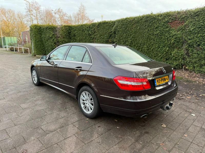 Mercedes-Benz E 300 Очакван внос!, снимка 4 - Автомобили и джипове - 53523470