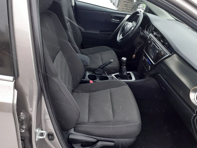 Toyota Auris 1.4 D4D NAVI KAMERA PREMIUM, снимка 10 - Автомобили и джипове - 53573537