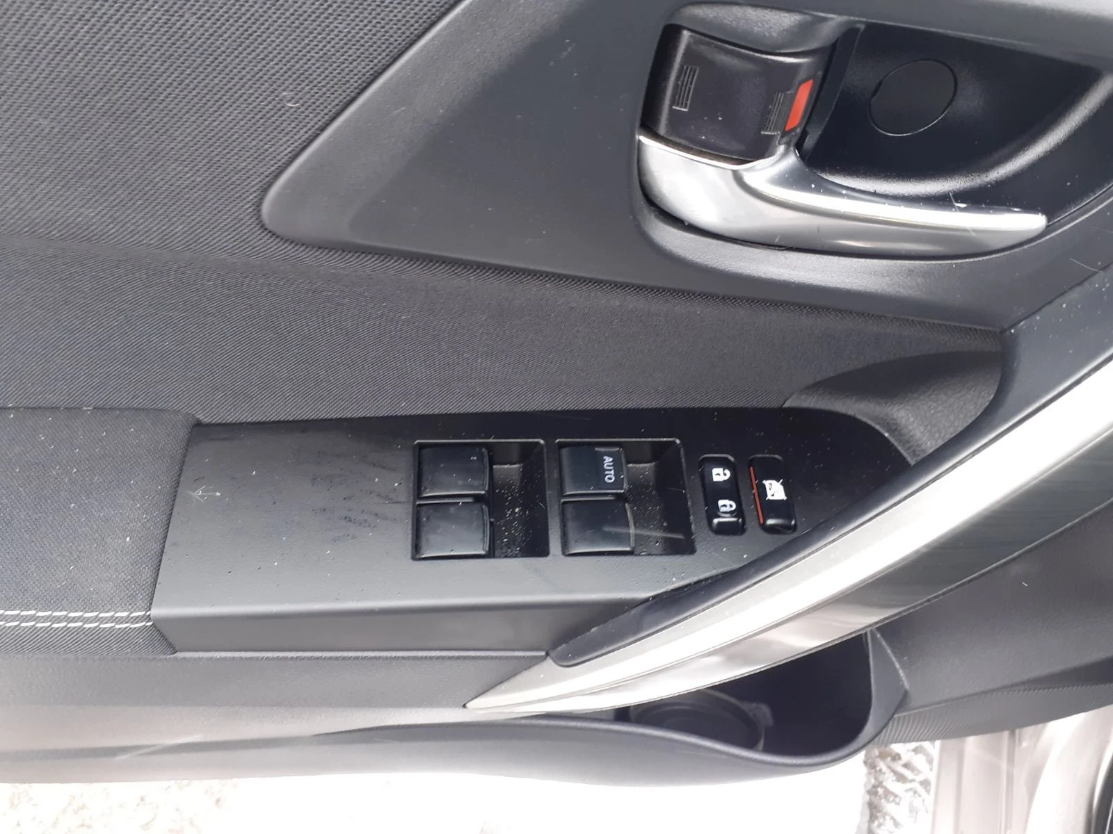 Toyota Auris 1.4 D4D NAVI KAMERA PREMIUM, снимка 15 - Автомобили и джипове - 53573537