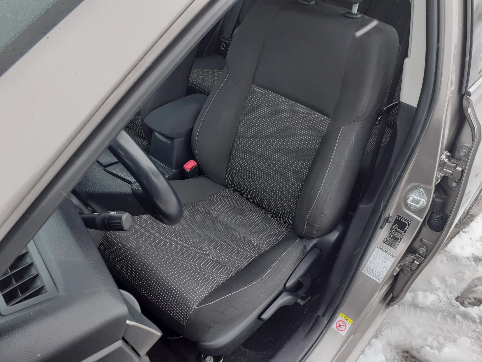 Toyota Auris 1.4 D4D NAVI KAMERA PREMIUM - изображение 8