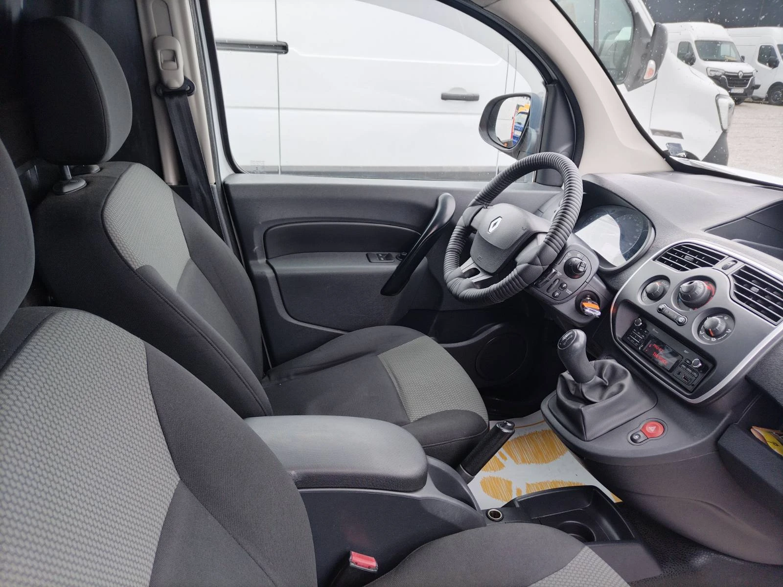 Renault Kangoo 1.5dCi/75к.с L1, снимка 13 - Автомобили и джипове - 53982613