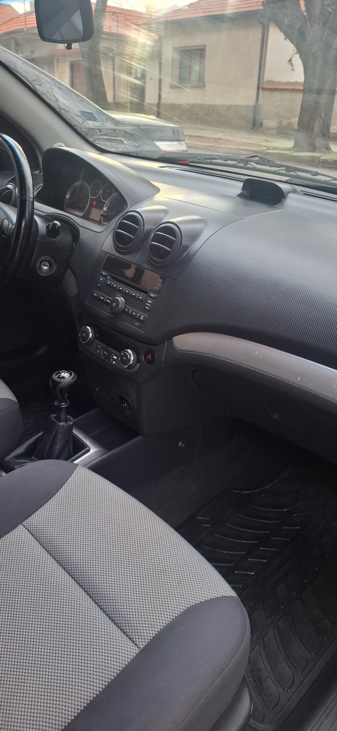 Chevrolet Aveo, снимка 9 - Автомобили и джипове - 54008344