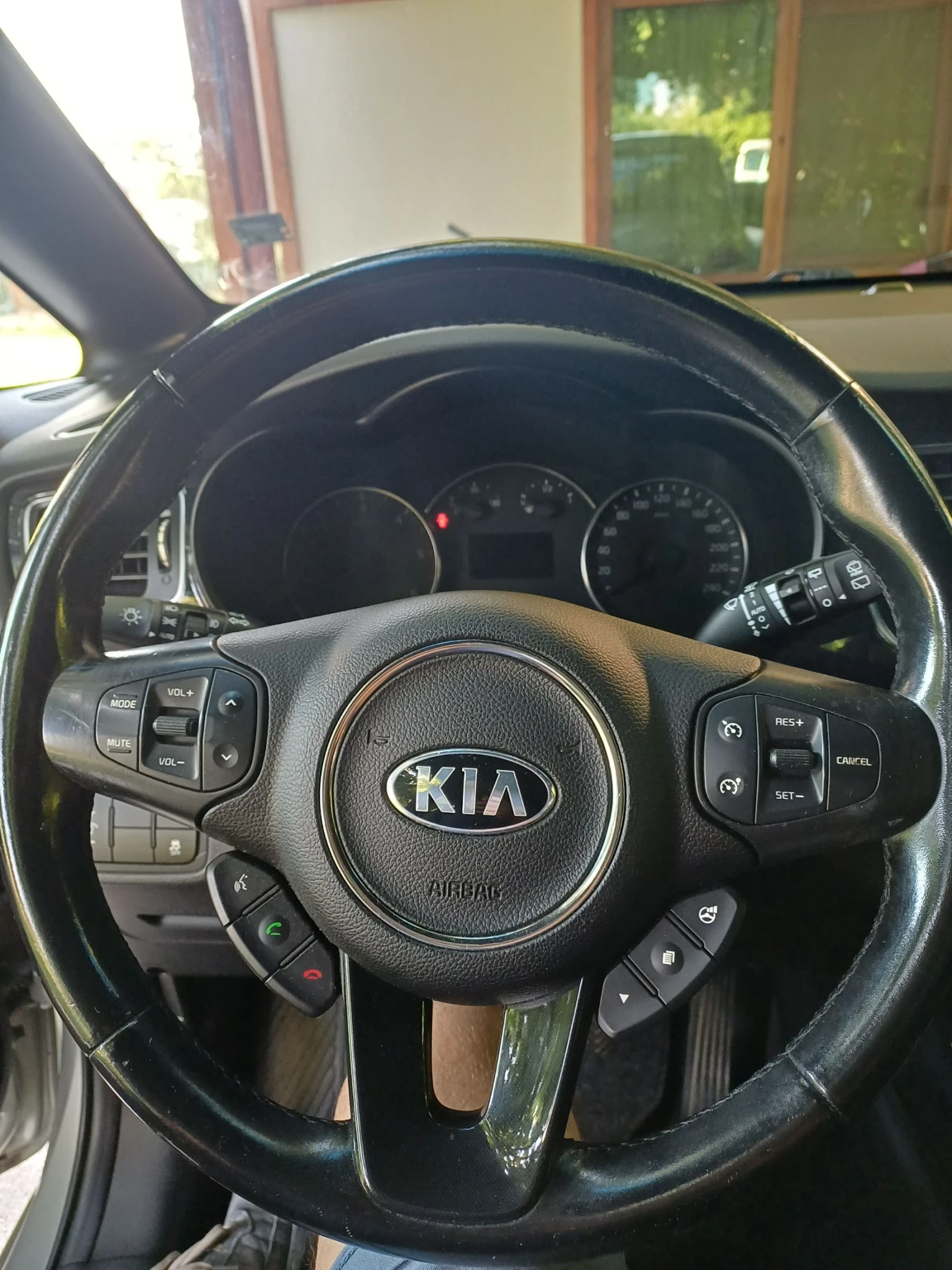 Kia Carens 1.7 136к.с. 7м., снимка 8 - Автомобили и джипове - 55268041