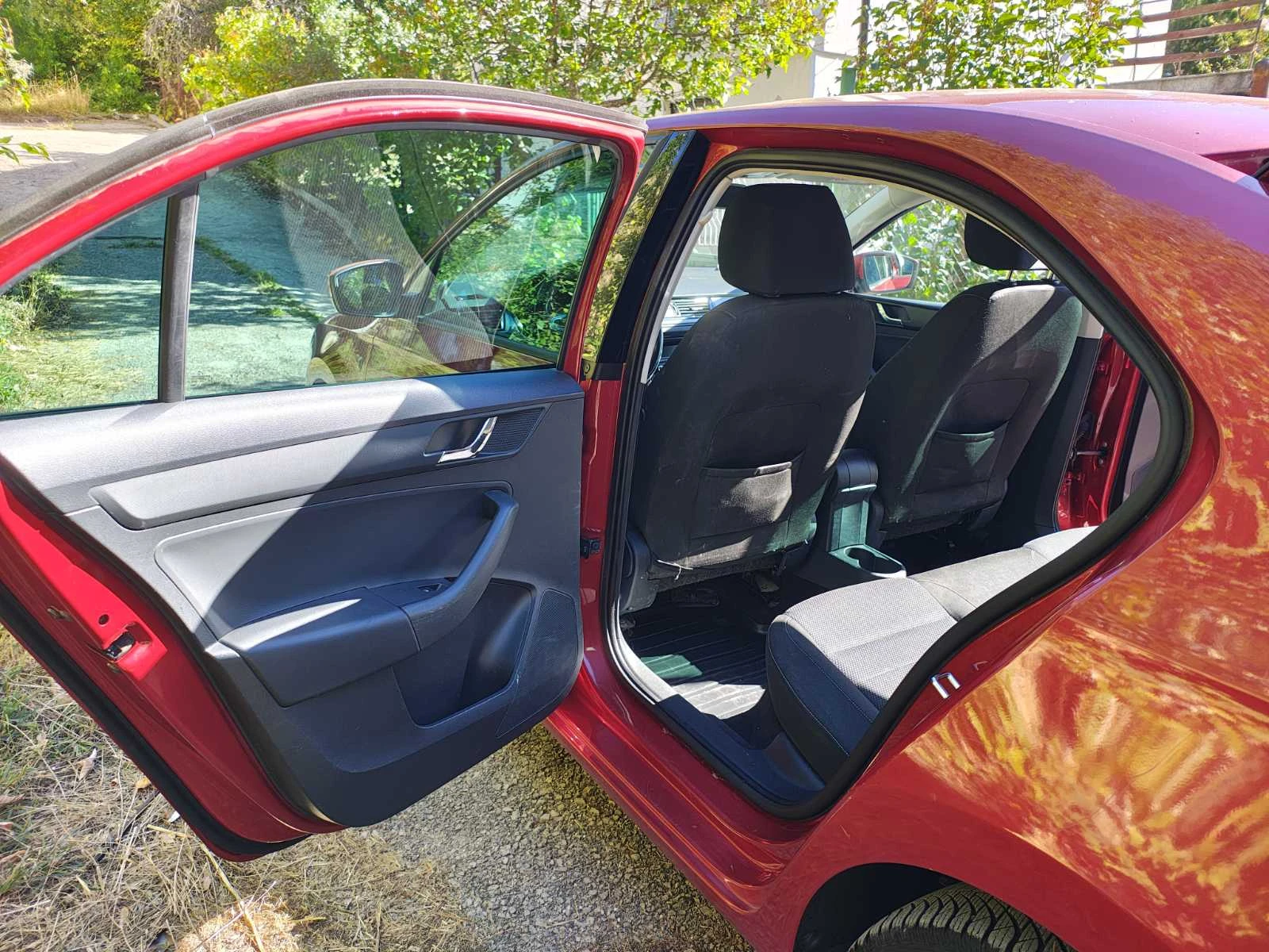 Skoda Rapid, снимка 17 - Автомобили и джипове - 56543730