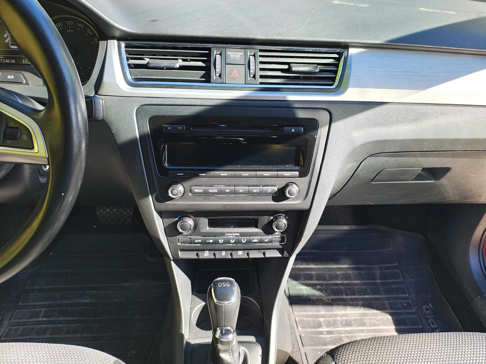 Skoda Rapid, снимка 12 - Автомобили и джипове - 56543730