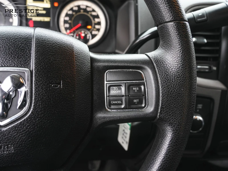 Dodge RAM 1500 2017* 4WD Crew Cab 140.5" Express* V8 HEMI, снимка 10 - Автомобили и джипове - 53476144