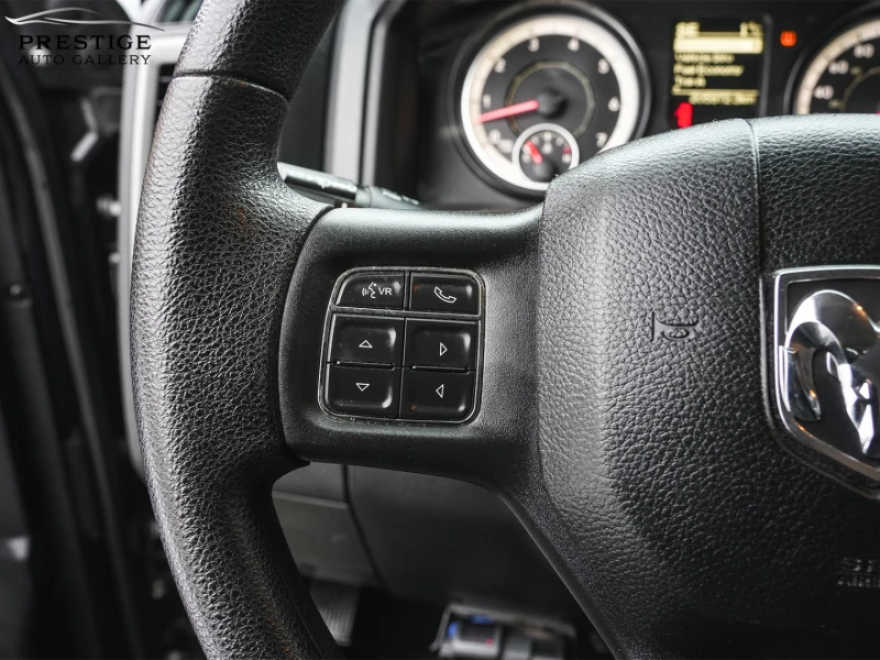 Dodge RAM 1500 2017* 4WD Crew Cab 140.5" Express* V8 HEMI, снимка 9 - Автомобили и джипове - 53476144