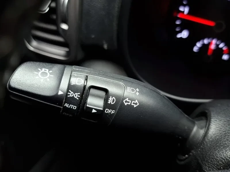 Kia Sportage 2.0 CRDi 4WD, снимка 16 - Автомобили и джипове - 54275005