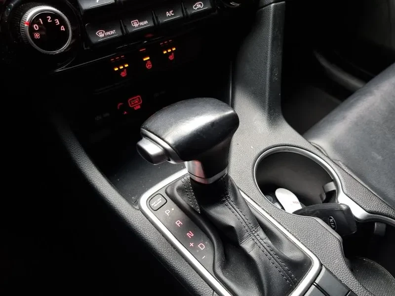 Kia Sportage 2.0 CRDi 4WD, снимка 9 - Автомобили и джипове - 54275005