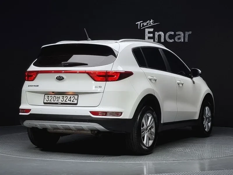 Kia Sportage 2.0 CRDi 4WD, снимка 2 - Автомобили и джипове - 54275005