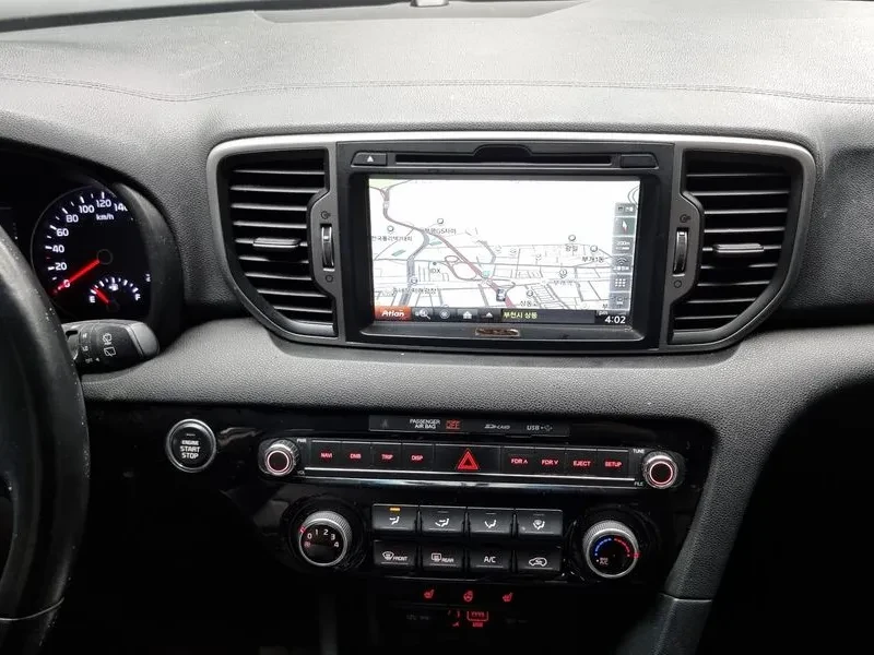 Kia Sportage 2.0 CRDi 4WD, снимка 14 - Автомобили и джипове - 54275005