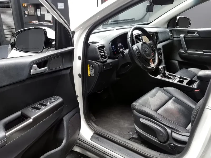 Kia Sportage 2.0 CRDi 4WD, снимка 10 - Автомобили и джипове - 54275005