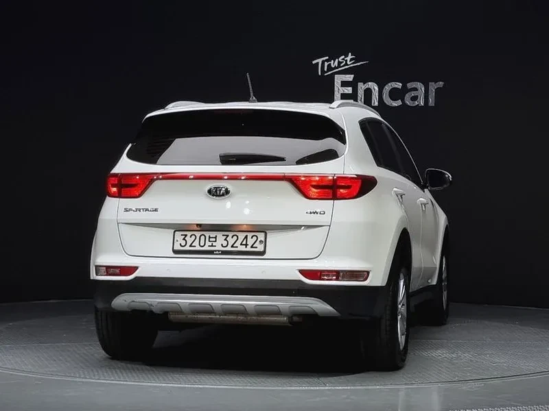 Kia Sportage 2.0 CRDi 4WD, снимка 4 - Автомобили и джипове - 54275005