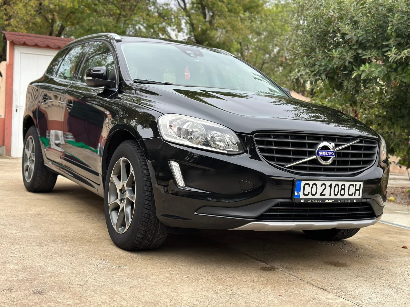 Volvo XC60 2.0D3 163кс OceanRace Edition - изображение 2