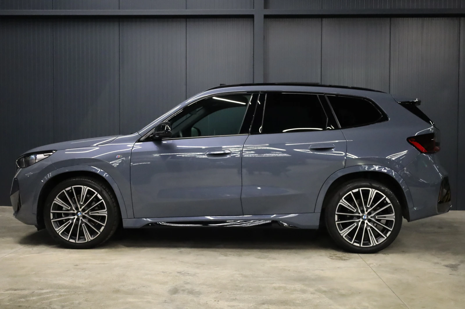 BMW X1 M SPORT PRO* INDIVIDUAL* XDRIVE* LED LIGHTS* PANO*, снимка 3 - Автомобили и джипове - 52404549