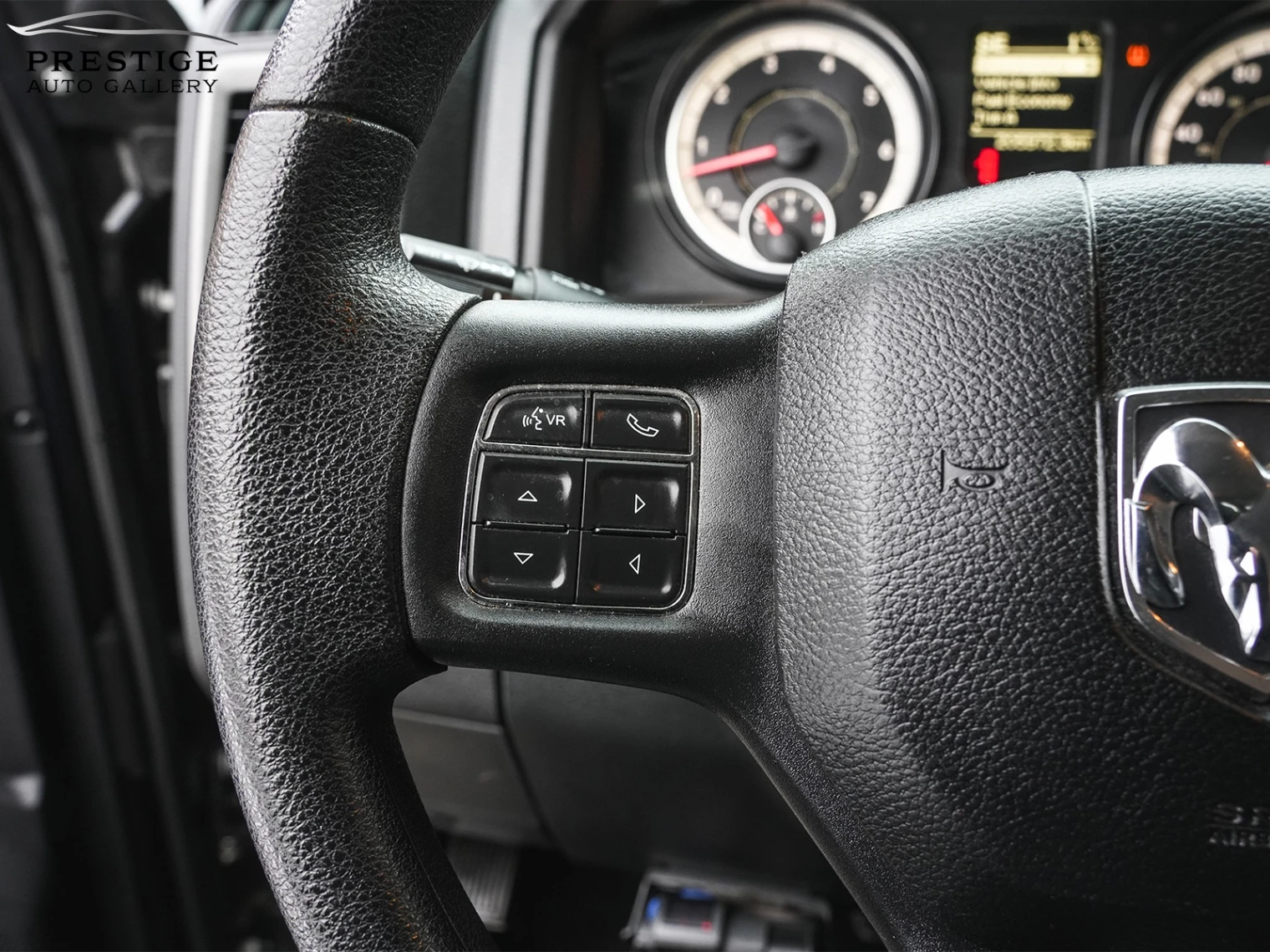 Dodge RAM 1500 2017* 4WD Crew Cab 140.5" Express* V8 HEMI - изображение 9