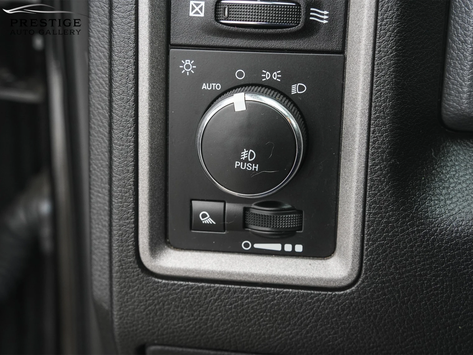 Dodge RAM 1500 2017* 4WD Crew Cab 140.5" Express* V8 HEMI | Mobile.bg � ����������� 15