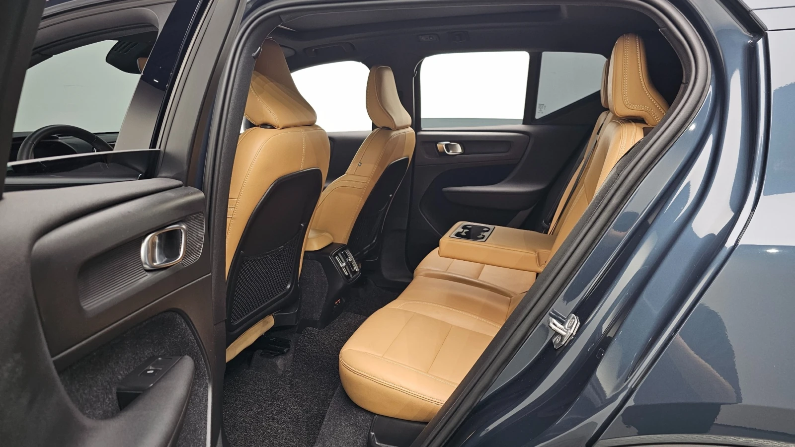 Volvo XC40 B4 Inscription, снимка 12 - Автомобили и джипове - 55683344