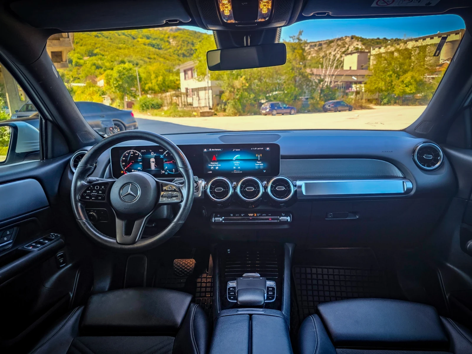 Mercedes-Benz GLB = DISTRONIC= KEYLESS= КАМЕРИ= , снимка 9 - Автомобили и джипове - 56012643