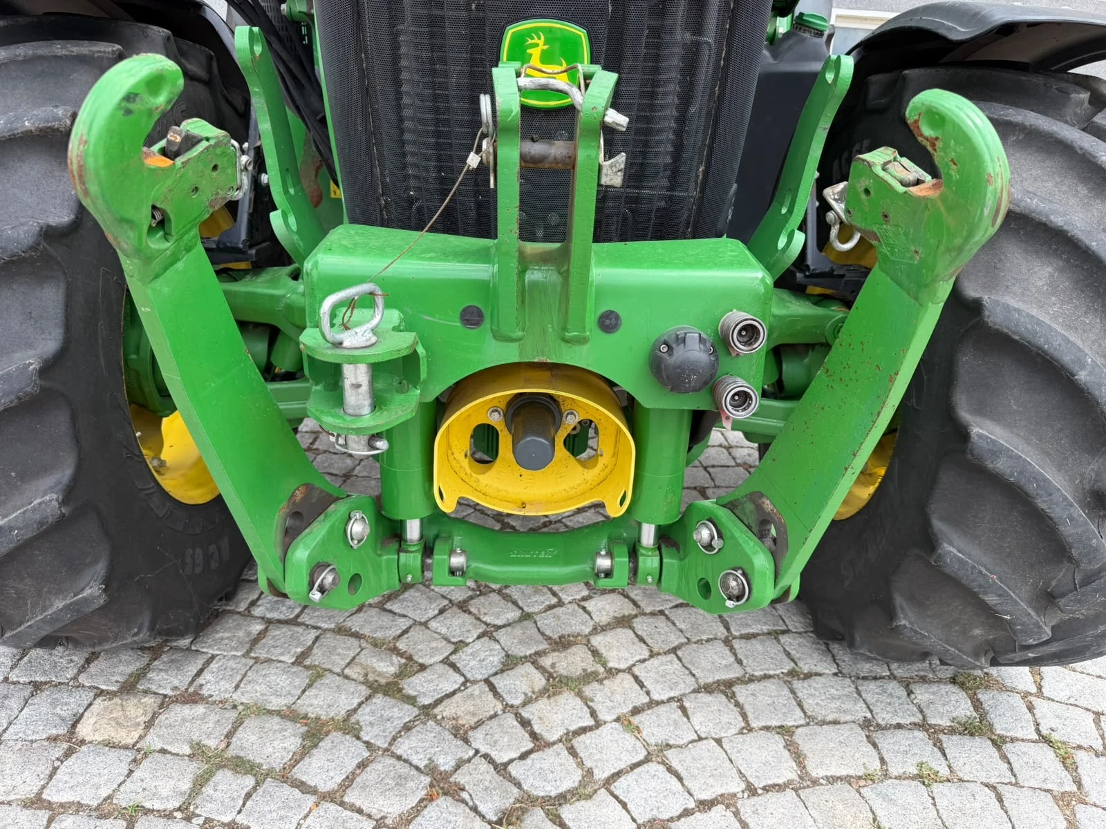 Трактор John Deere 5115R С ТОВАРАЧ САМО 1800 ЧАСА ЛИЗИНГ, снимка 8 - Селскостопанска техника - 54874483